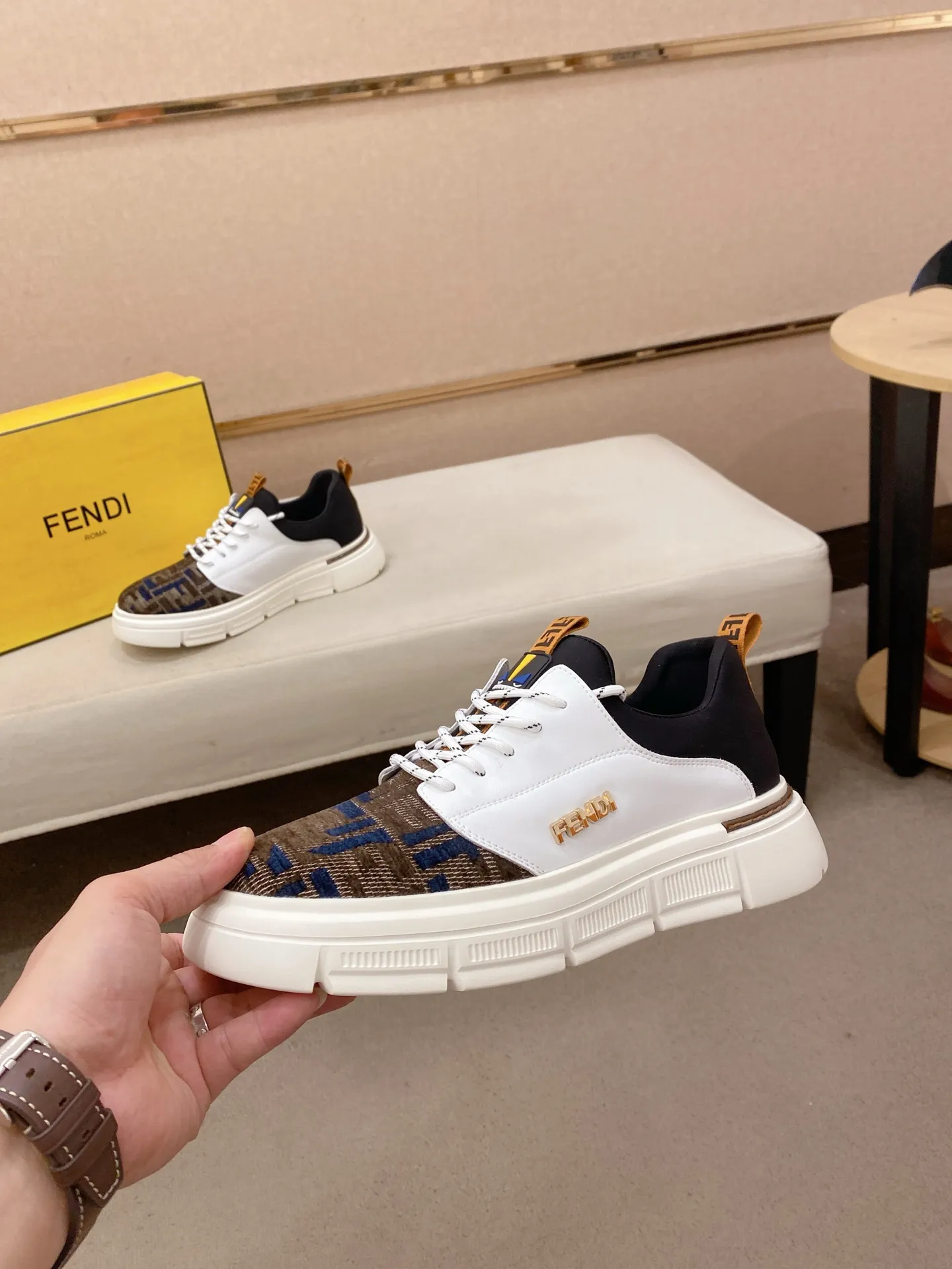 Men's shoes 💰 420💰 (fendi) New style 👊🏻 upper 🇮🇹 imported cowhide fabric 🇩🇪 lining imported sheepskin lining. The original outsole is molded to highlight the identity of every man, and the upper foot is elegant and stable🚶🏻🚶🏻The high-end custom counters reproduce the original version📯No matter the wind or rain, the shoe last remains unchanged and can withstand the verification of time🔍️,🔵 Size: 38-44